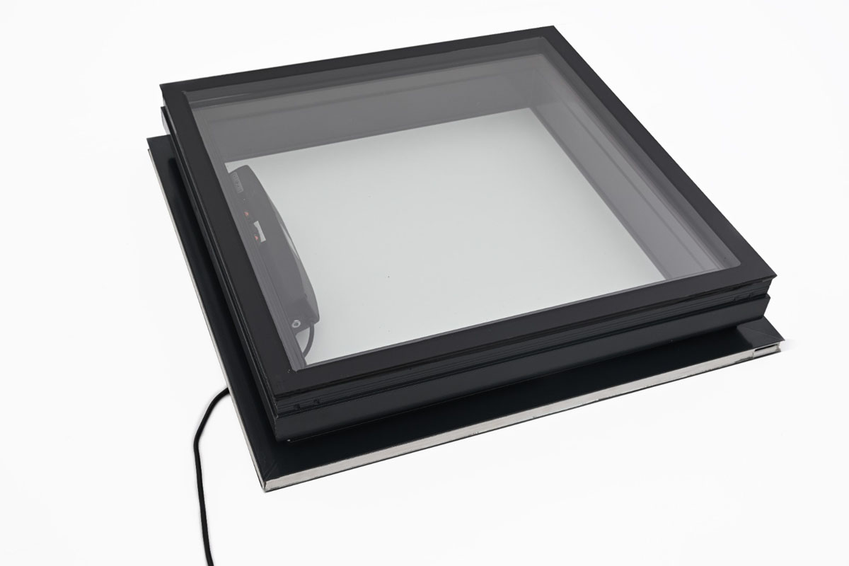 cupola-starlight-1-cupola-ventilatie-motor-230v-ventilation-dome-motor-230v-en